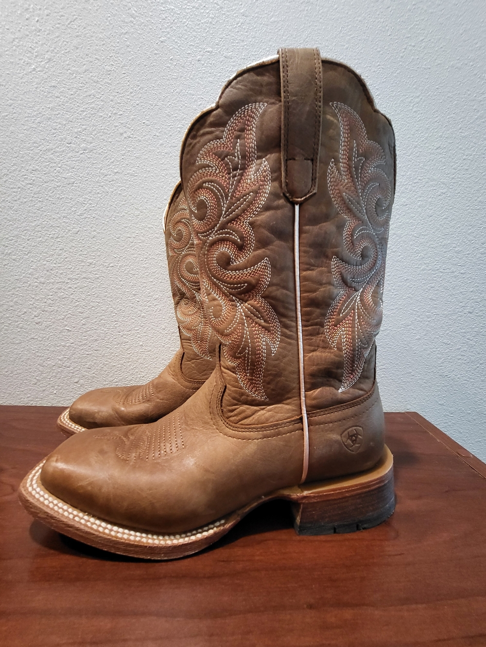 Ariat Tan Leather Embroidered Western Cowboy Boots Size 7